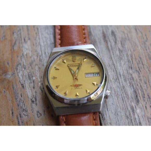 Vintage 1974 Citizen Automatic Mens Silver Watch W/daydate & Gold accents - Picture 2 of 5